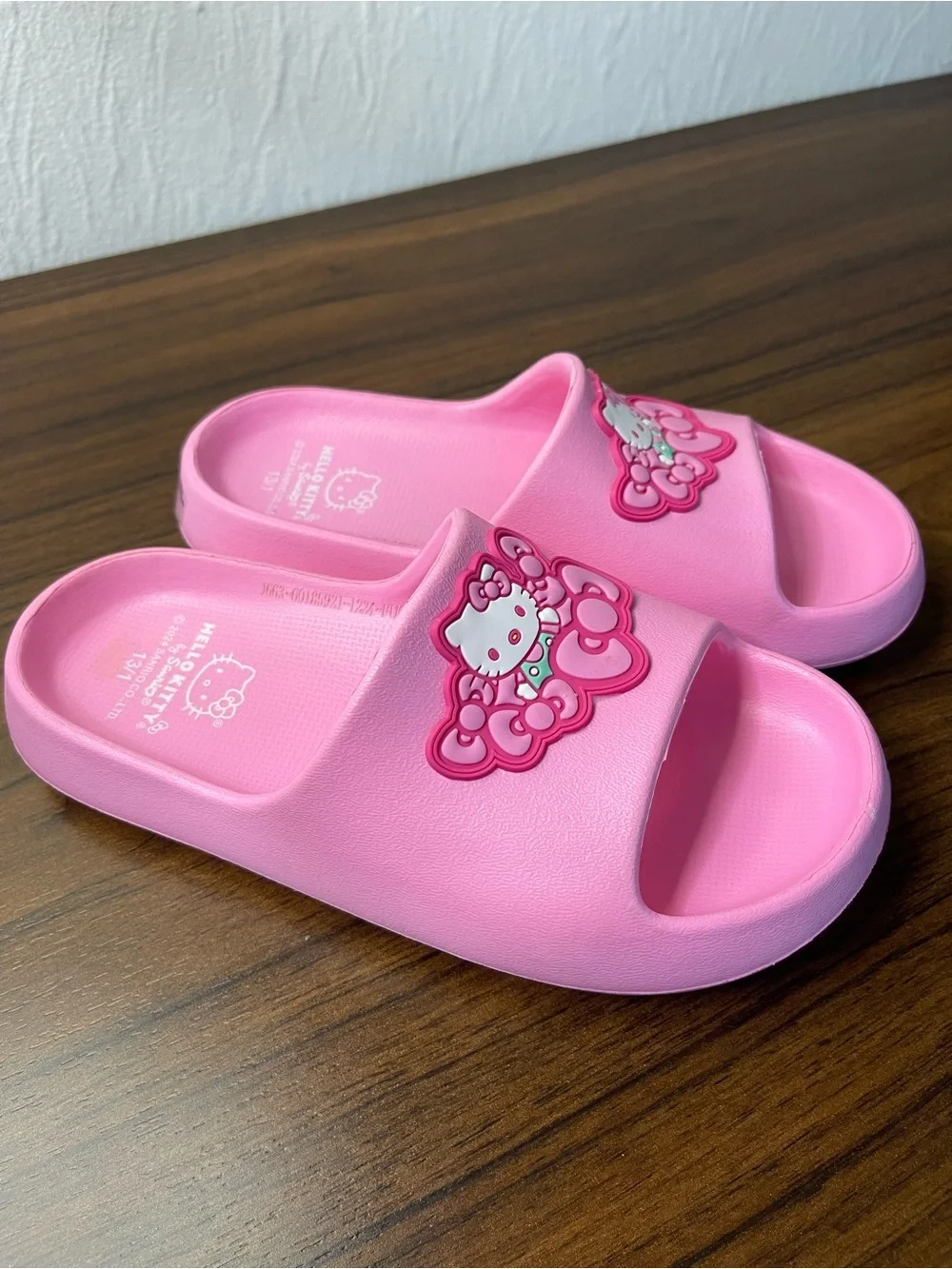Hello Kitty Girls Slides - Size 13/1 MED
